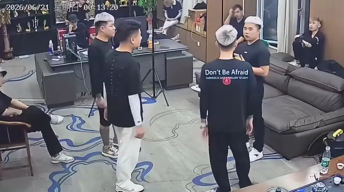在线免费看《陈虎任荣少冲突后续》，陈虎任与荣少冲突后续剧情不容错过，全过程视频超清呈现-网盘资源下载