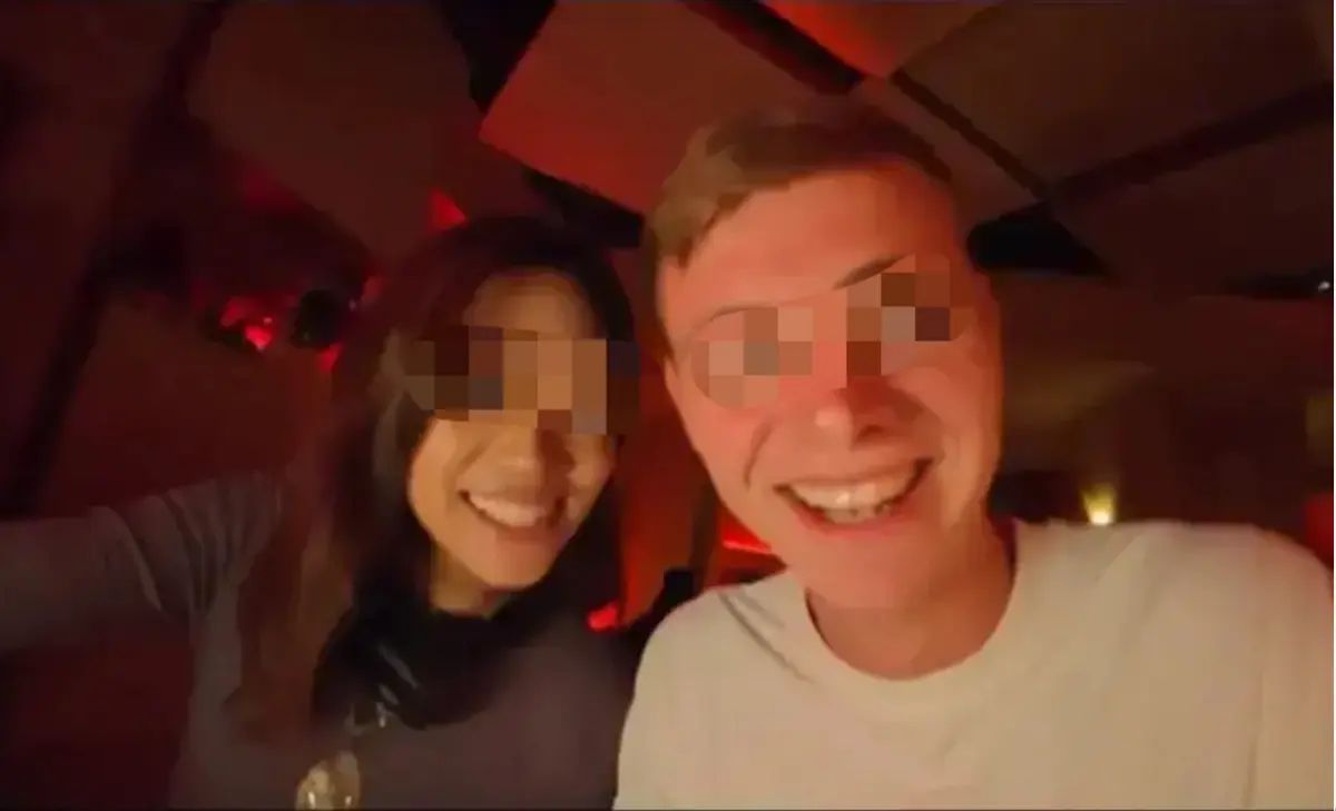 流畅不卡顿在线看《西安麻辣烫女孩》，海外UP主西安夜游意外纪录《西安麻辣烫女孩》，体验古城烟火的温情