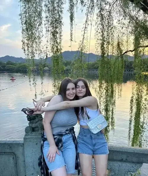 《艾玛马克斯的屈服》国语中字未删减版免费在线观看 - 啄木鸟系列剧情片《艾玛马克斯的屈服》1080P高清完整版在线看